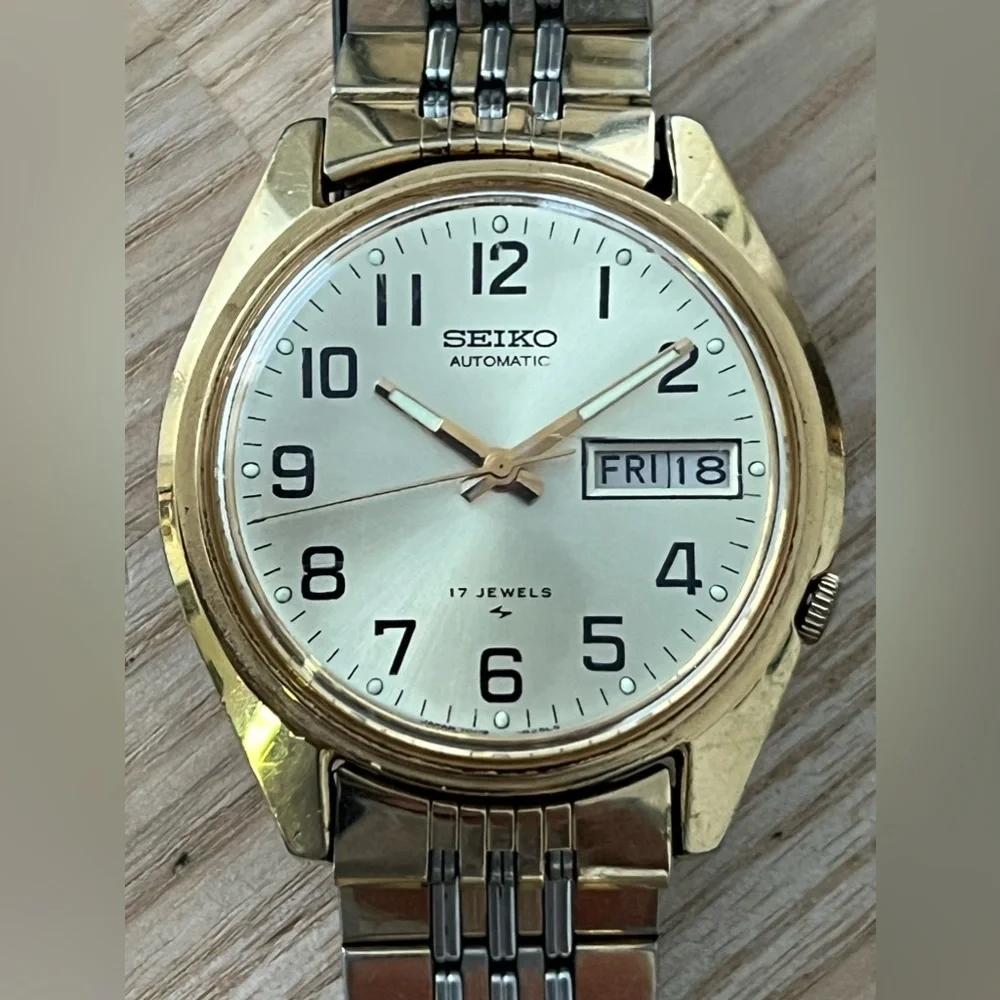 Seiko Automatic 17 Jewels Rare Vintage Men’s Watch Two-Tone Bracelet Gold Dial